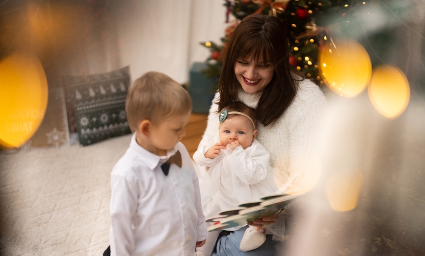 Image 4: Magiczna sesja rodzinna w świątecznej oprawie