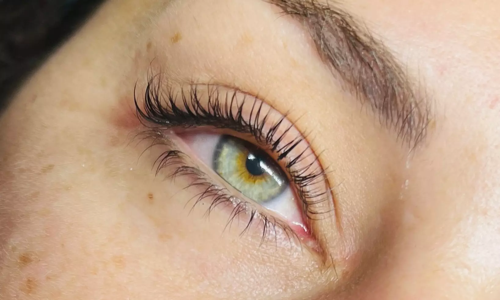 Up to 40% Off on Eyebrow Tinting at Solstice Lashes - Second Medium