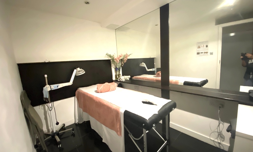 Image 4: Revitalize Your Body and Soul with Full Body Massage