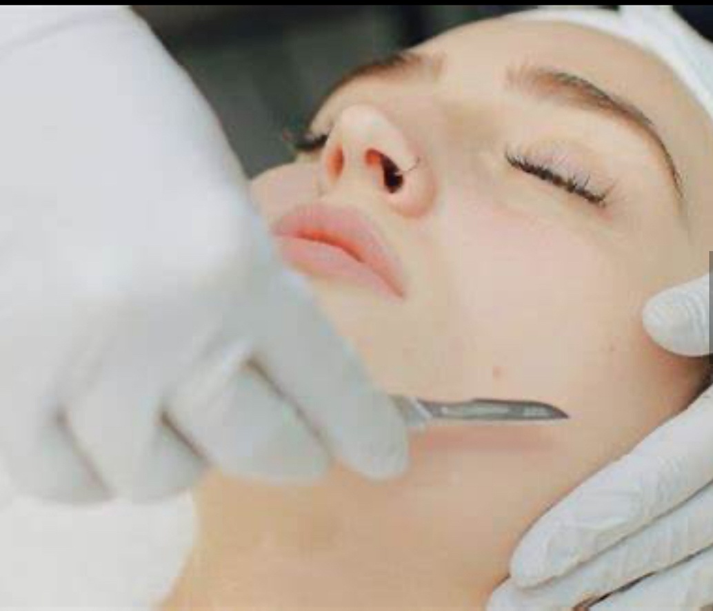 Dive into Pearl Skin Care's Facials! Enjoy up to 50% off Dermaplaning & Red Light Therapy for a glow-up!