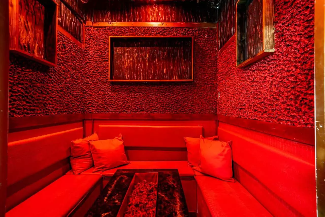 1 Beer Tower 88 Oz, Bucket (5 Beers), Cocktail Purse, or Mimosa Tower