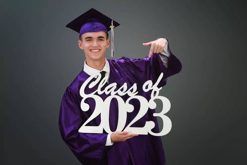 Get 30-MinuteIn Studio Senior Graduation Photo Shoot with Prints