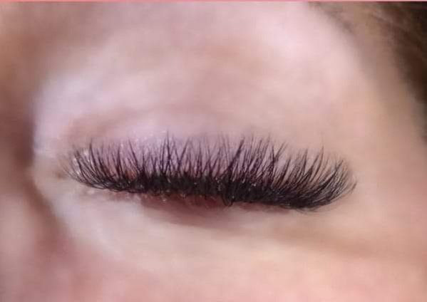 Up to 50% Off on Eyelash Extensions at Glistening Glory