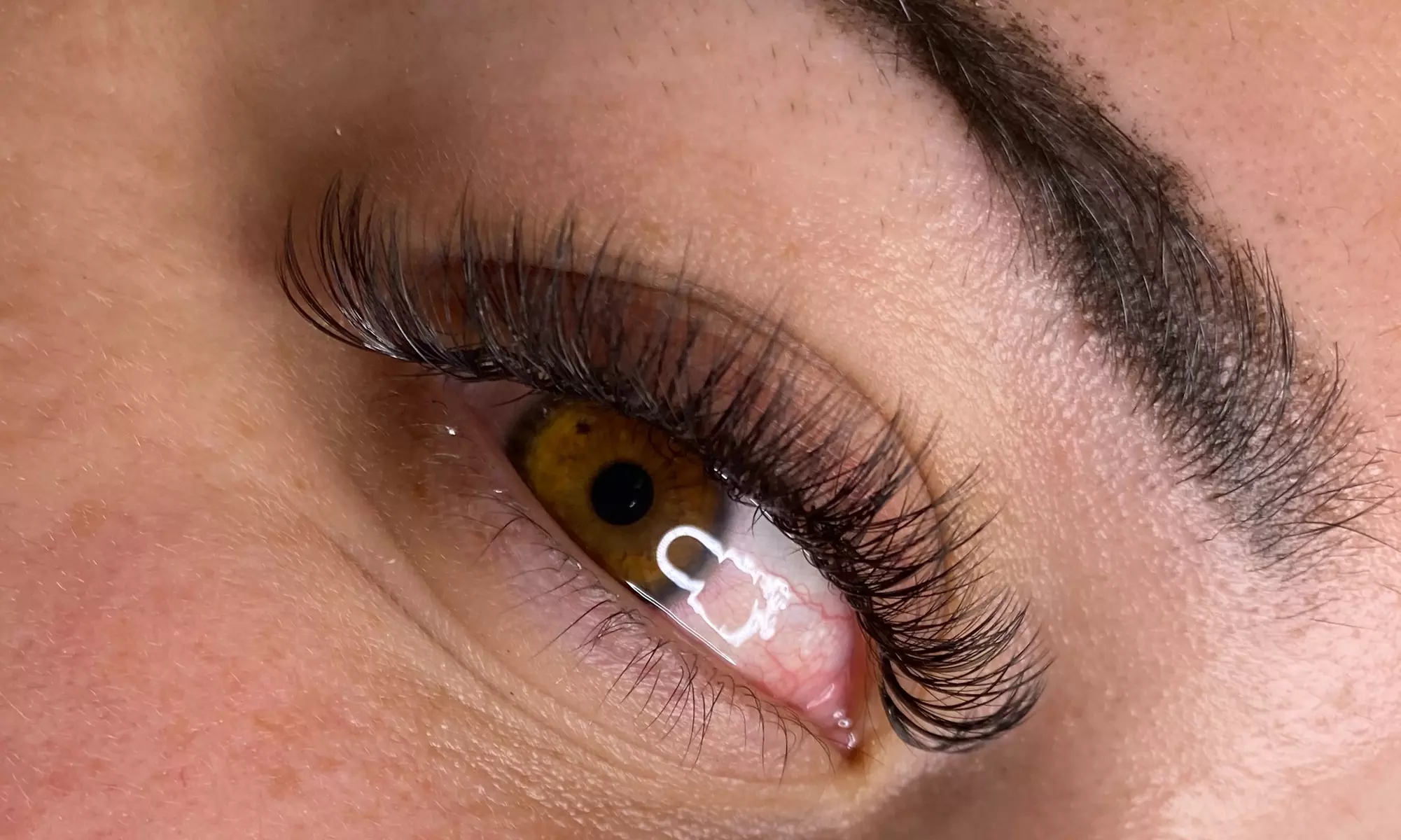 Full Sets of Eyelash Extensions for a Stunning Look