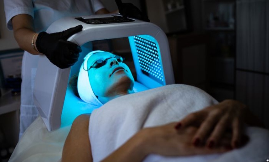 Image 5: Experience the Magic of Luxury Hydra Facial with a 6-Step Deep Cleanse