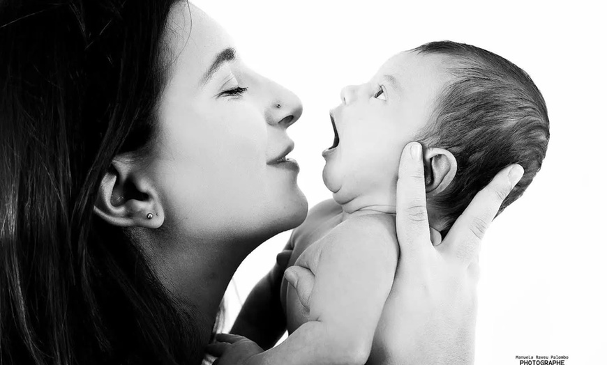 Image 9: Shooting, grossesse et naissance, Marseille et Lavandou, le spécialiste robe sur place chez Shooting Flash studio