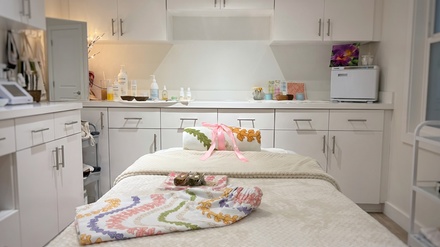 EARLY BIRD LIMITED SUPPLY - One 60min Nourish & Glow Facial + Relaxation Experience - SKIN by Carly White