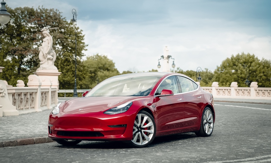 Image 3: Do 50% zniżki na Samochód wyścigowy (jazda/doświadczenie) w Tesla Warszawa