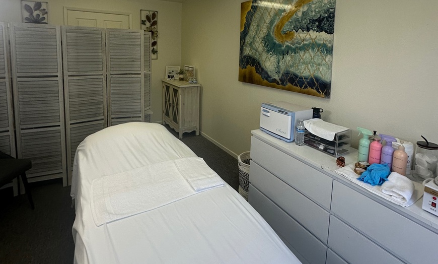 Image 2: Up to 51% Off on Sugaring at Brazil Sugar Wax