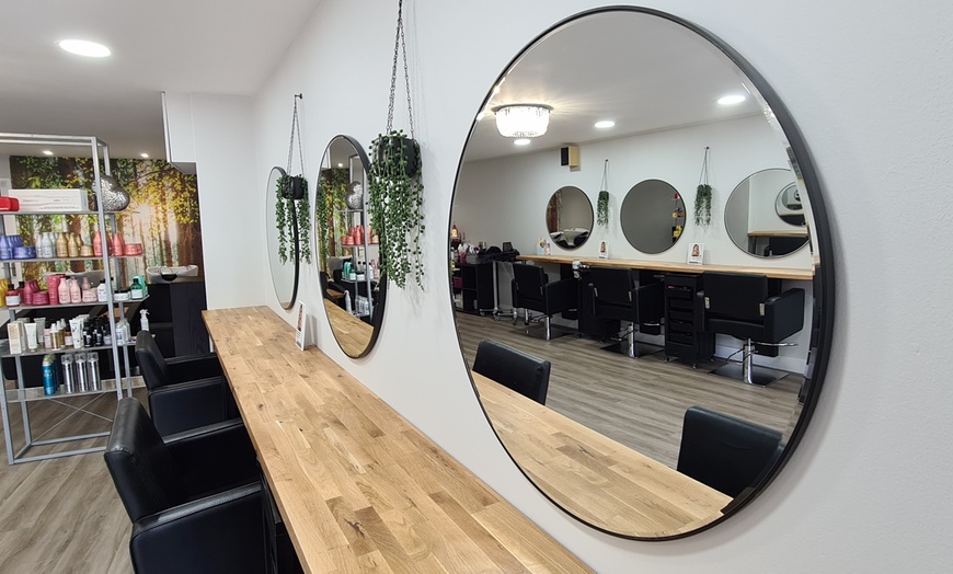 Image 2: Salon - Blow Dry / Blow Out at VIP hairdressing