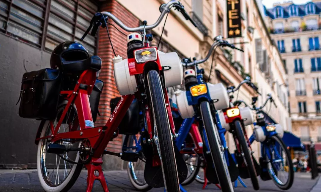 Visite guidée en Solex à Paris de la rive droite ou gauche de 3h (jusqu'à 56% de réduction)