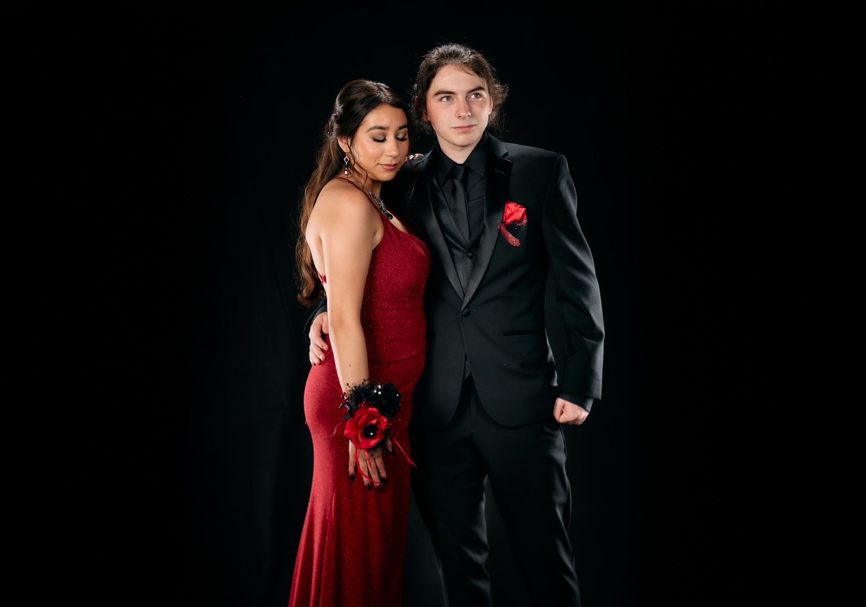 Capture Stunning Moments with Studio Photoshoots!