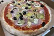 Ein Fest für den Gaumen: All-you-can-eat Steinofen Pizza bei Various Pizzeria & Cocktailbar (bis zu 20% sparen) - Second Medium