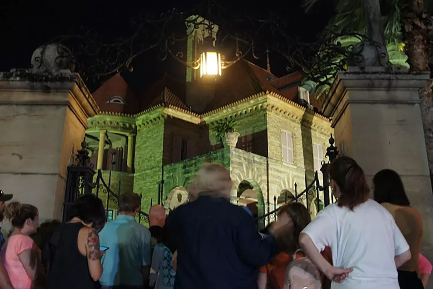Galveston Walking Ghost Tour: Licensed Guide & Haunted Palaces Await