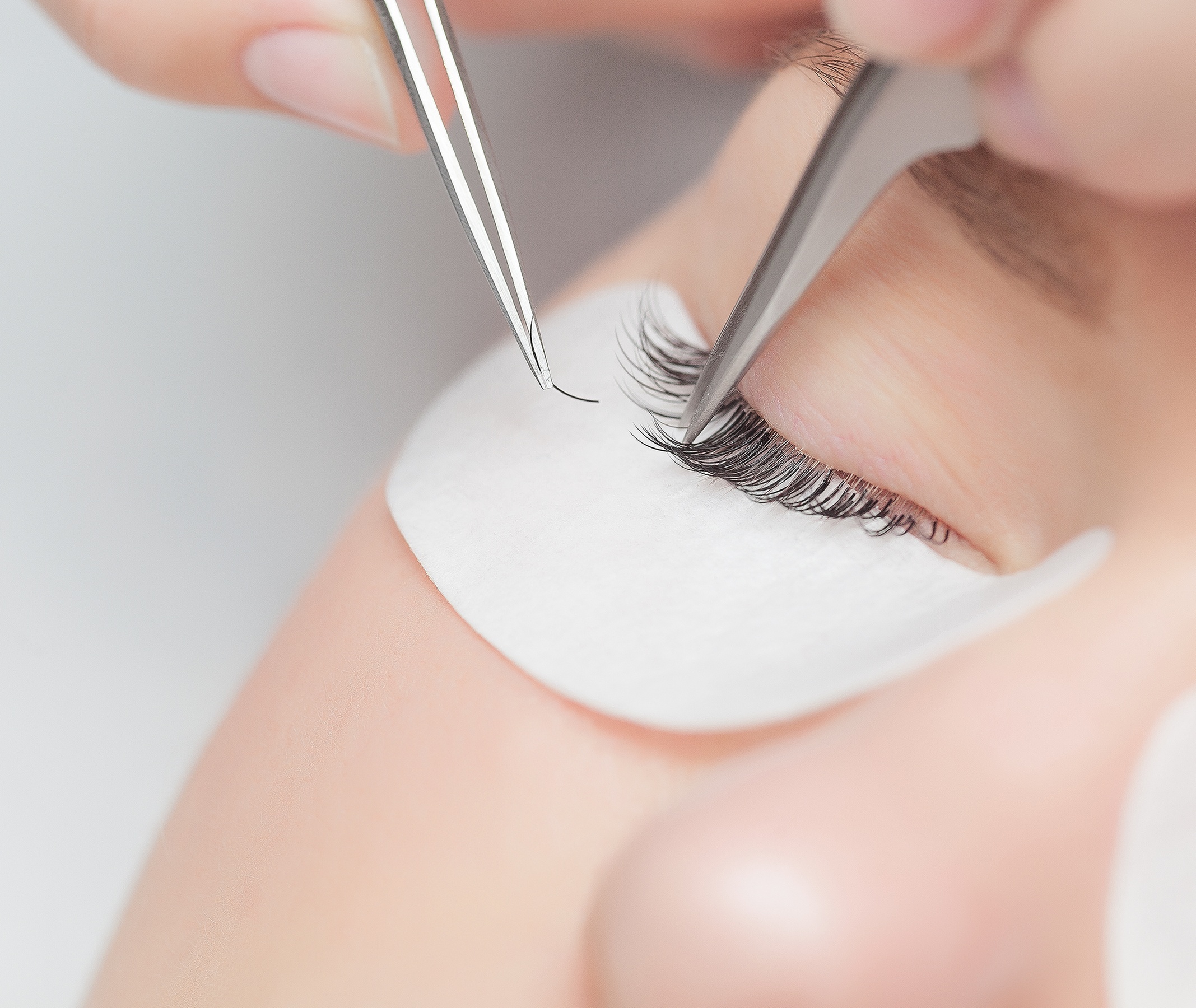 Transform Your Look with Stunning Eyelash Extensions