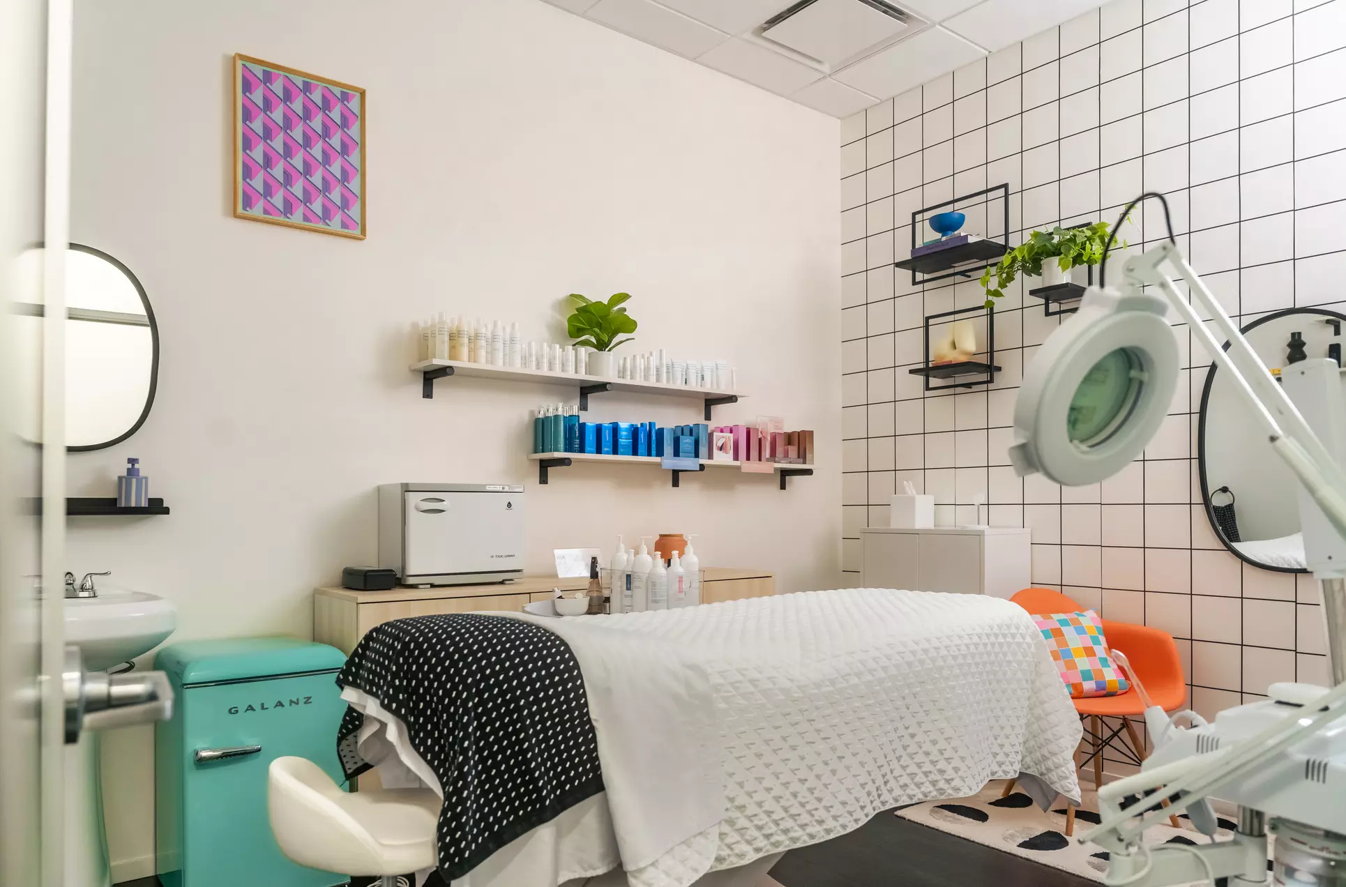 Discover Modern Canvas Skin Studio's acne and facial treatments with options offering up to 50% discount - Primary Image