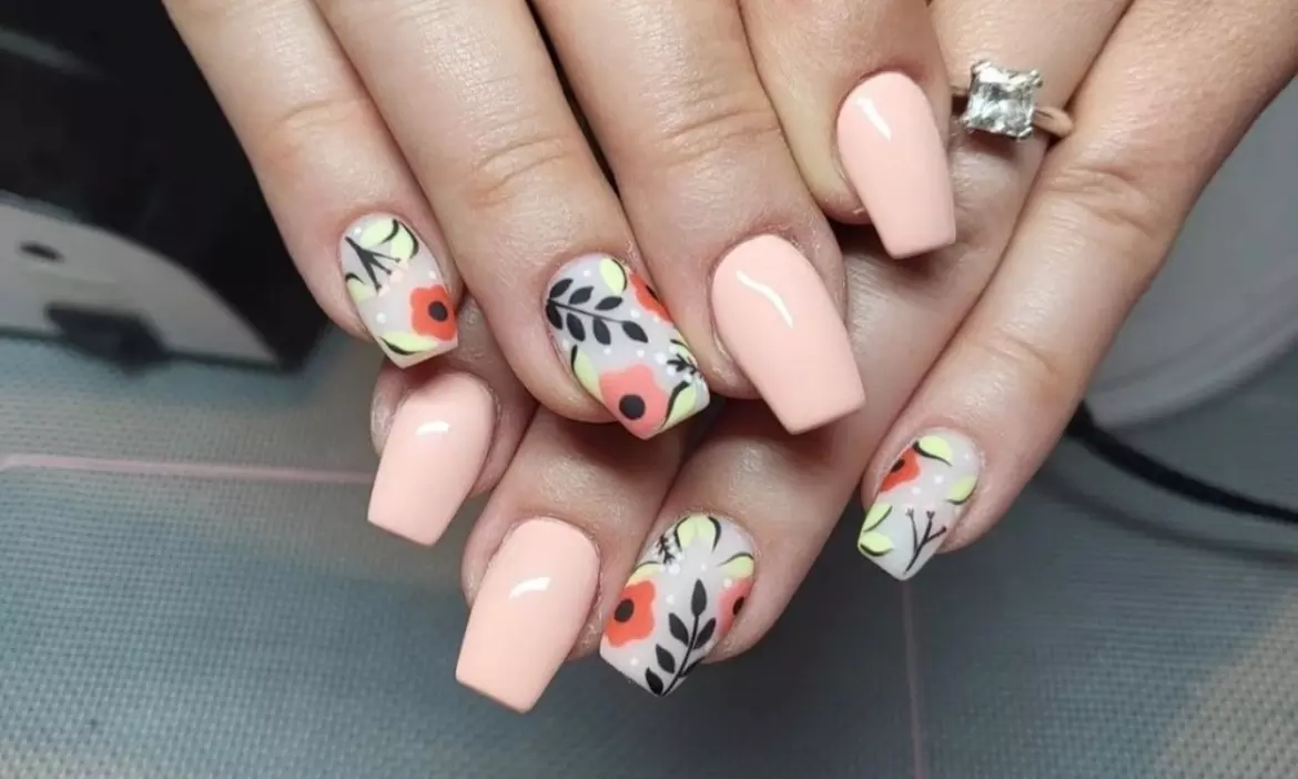 Up to 20% Off on Nail Salon - Mani-Pedi at Nail salon WnailLab - Second Medium