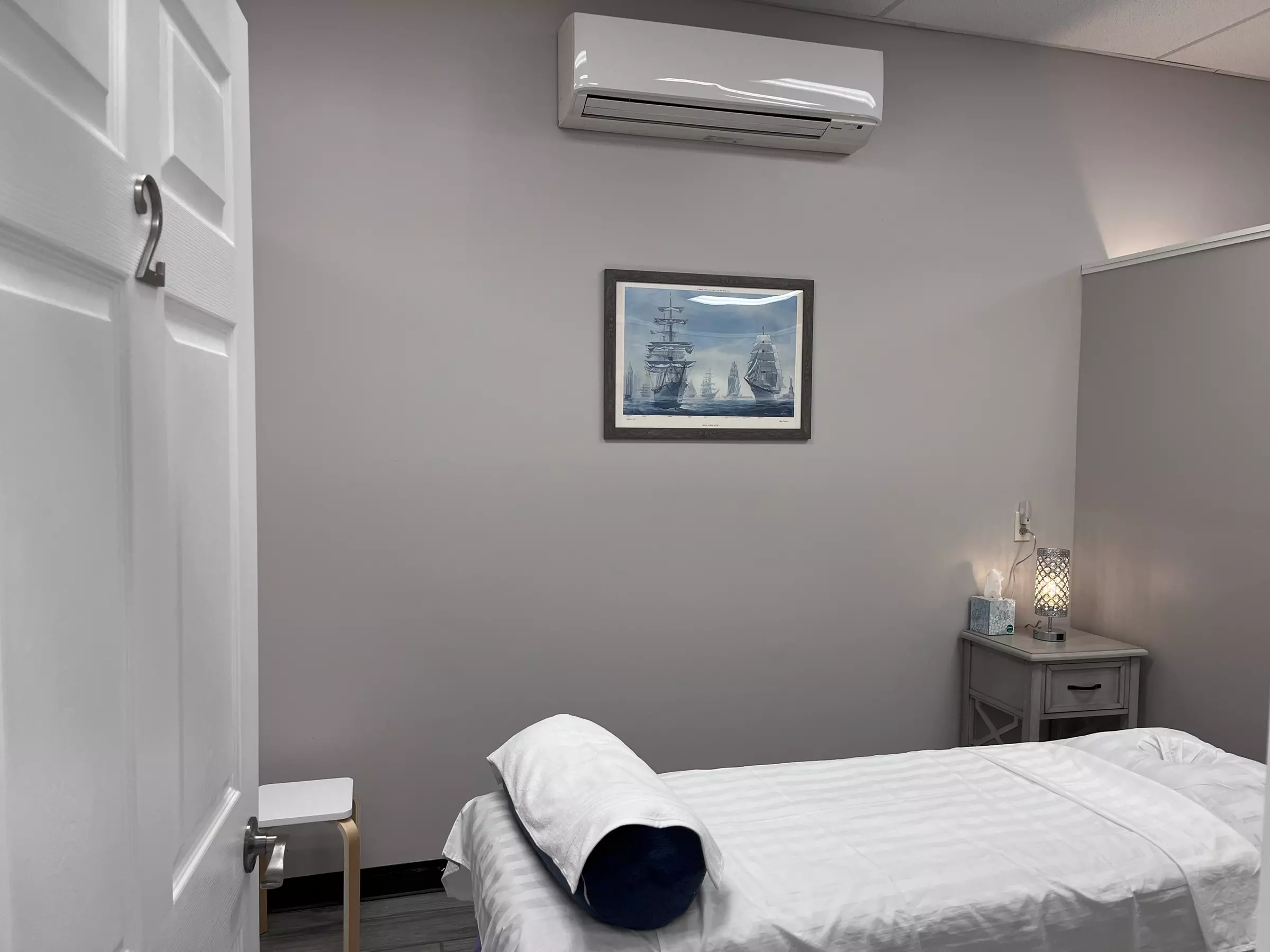 Relax and Unwind with a 60, 90, or 120-Minute Couples Swedish Massage