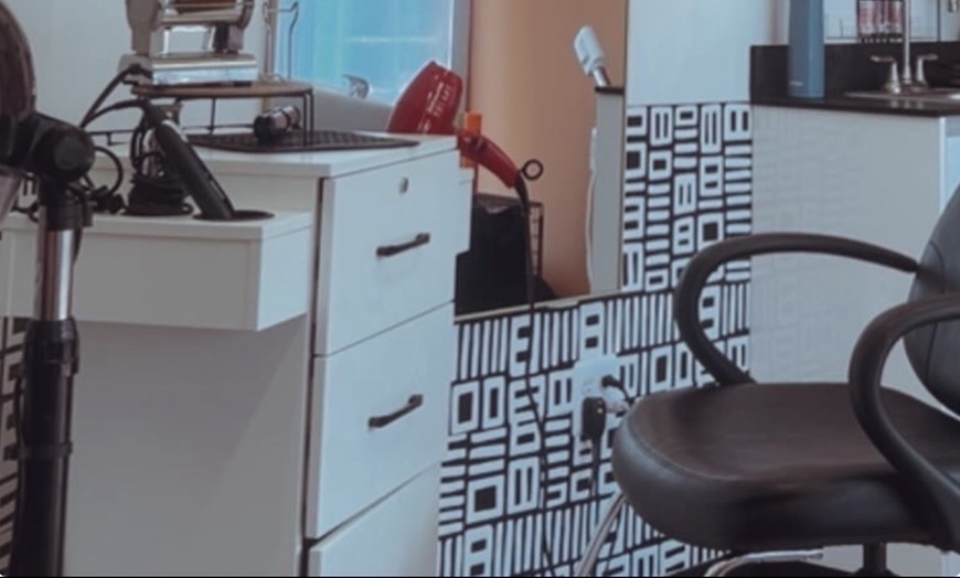 Image 3: Transform Your Hair with a Silk Press Beauty Package