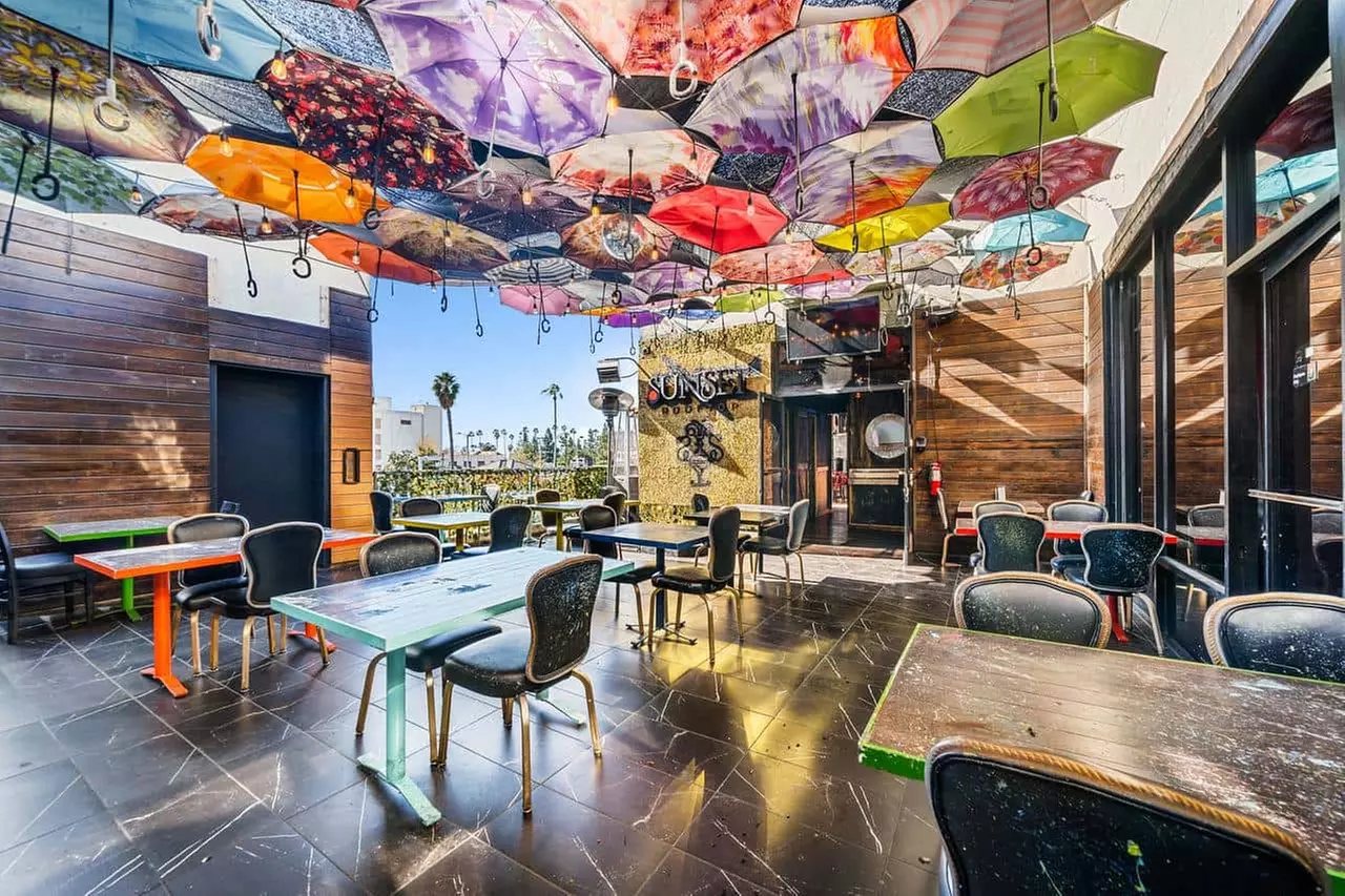 1 Beer Tower 88 Oz, Bucket (5 Beers), Cocktail Purse, or Mimosa Tower