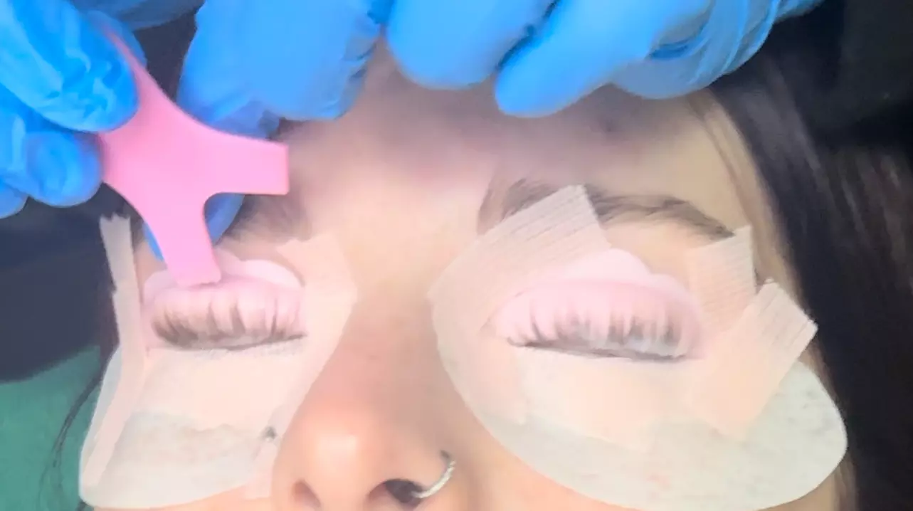 Up to 41% Off on Eyelash Tinting at Hang's Spa