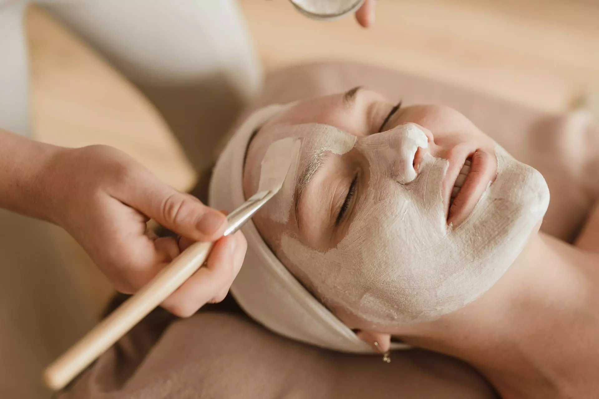 L'amour Beauty offers a 30 Min Revival, 60 Min Classic Nourishing Facial, or Facial Smoothie with up to 40% off. - Primary Image