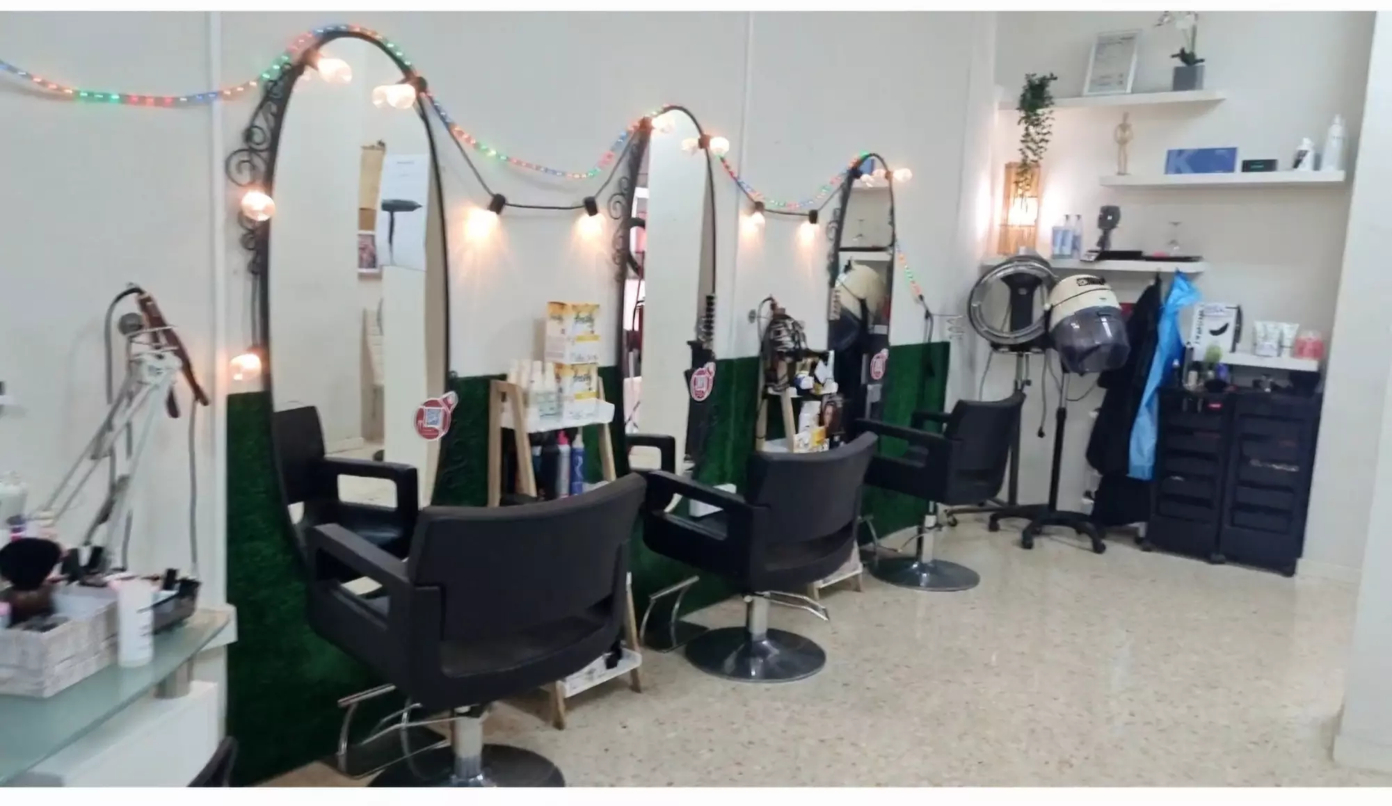 ¡Renueva tu look! Sesión de peluquería con lavado, corte, peinado, tinte o mechas (hasta un 38% de descuento)