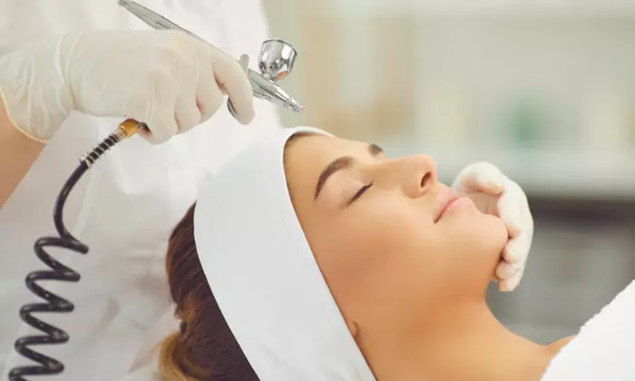 Up to 40% Off on Facial - Oxygen at Lynsthetics - Primary Image