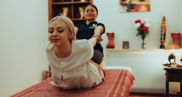 Masaż tajski olejkami, z masłem shea lub pakiety spa z refleksologią