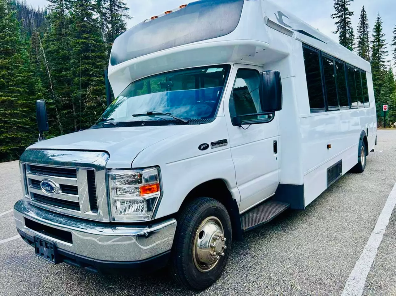 Scenic Moraine Lake and Lake Louise Tour with Shuttle Options