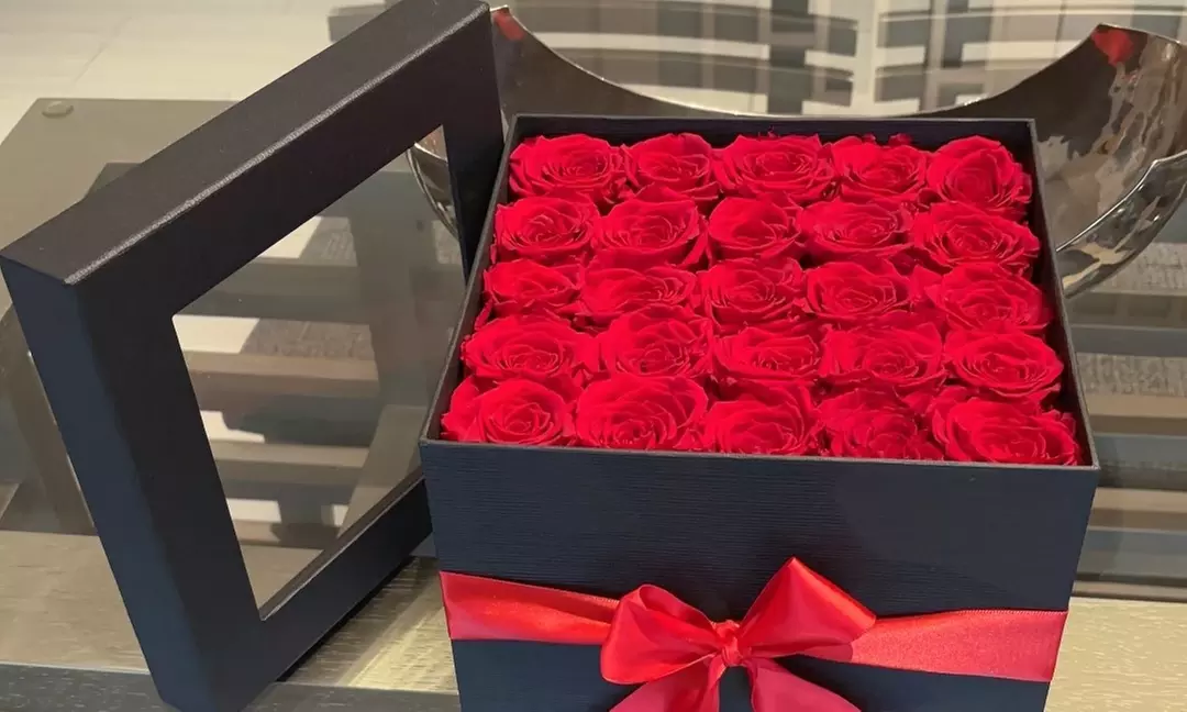 Join Doral Blooms to Craft Floral Pieces with 16 or 25 Deluxe Square Preserved Rose Boxes (Up to 25% Off) - Second Medium