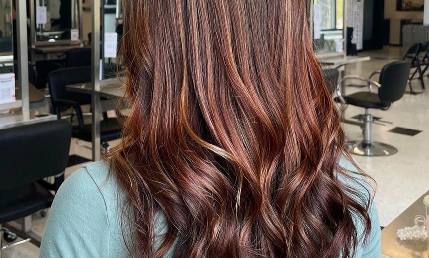 Image 2: Voluminous Hair with Deep Conditioning Blowout