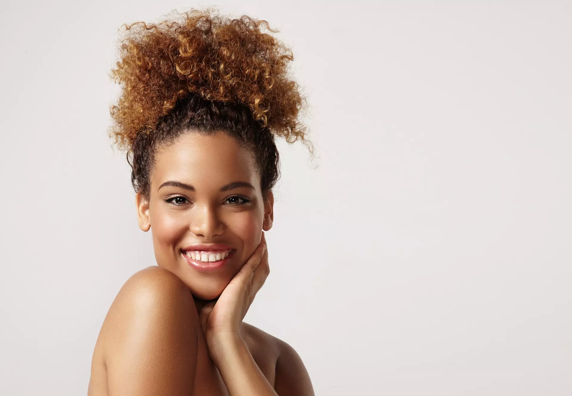 Experience Vk Skin Spa's rejuvenating microcurrent facelifts with up to 80% off for smoother, more youthful skin - Second Medium