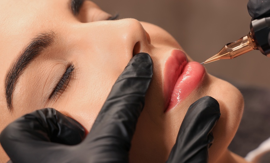 Image 2: Up to 55% Off on Permanent Makeup at Daisys Dash of Beauty