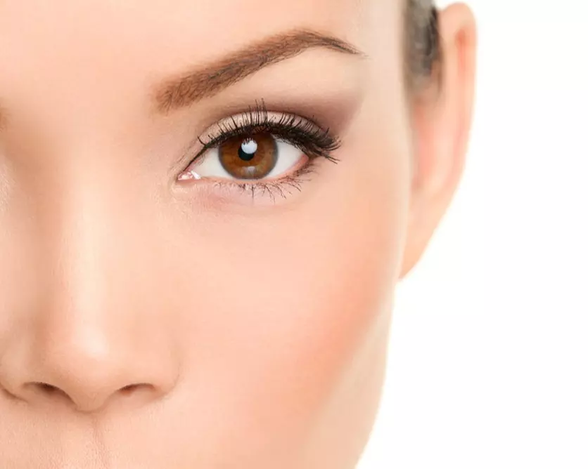 Experience BORN AGAIN DOCTOR-MEDICAL CENTER's eyebrow lift session for a trendy cat eye effect with up to 50% off - Primary Image