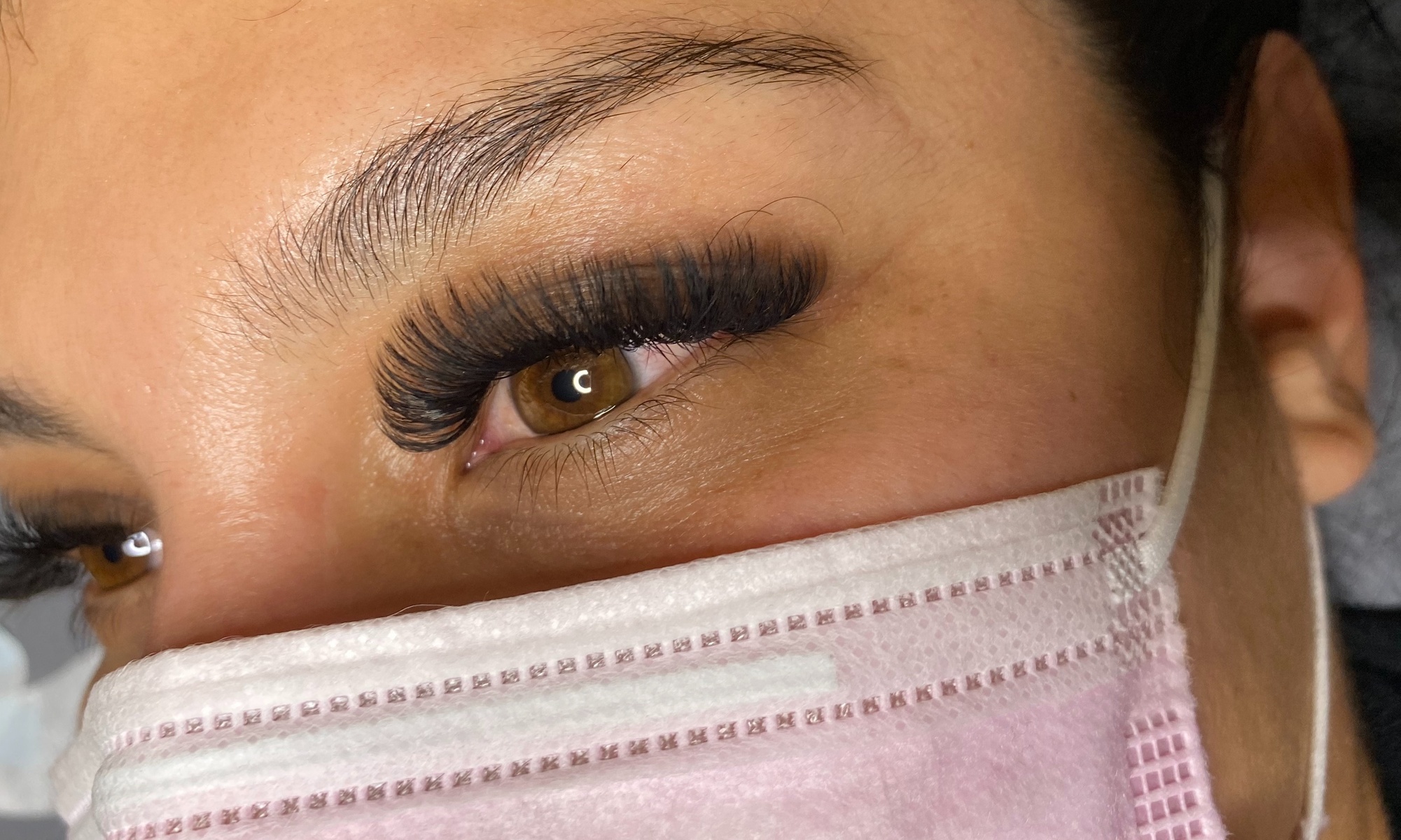 Full Sets of Eyelash Extensions for a Stunning Look