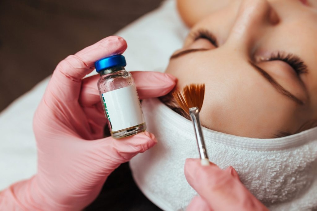 Up to 70% Off on Chemical Peel at Ageless Beauty Clinic