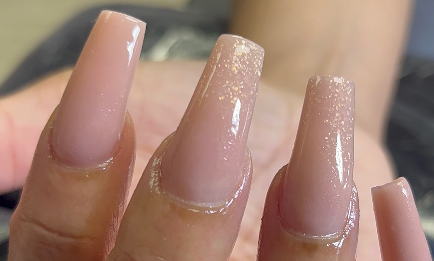 Nail care services là dịch vụ cần thiết để giữ cho móng tay của bạn luôn khỏe mạnh và đẹp. Bạn có thể chọn từ các dịch vụ:, đánh bóng móng tay, liệu pháp khắc phục móng khô rạn, uốn cong móng,... với nhân viên tay nghề cao và trang thiết bị chuyên nghiệp. Đừng bỏ lỡ bức ảnh dưới đây và trao cho bàn tay giỏi nhất đẹp cho bộ móng của bạn.

Translation: Nail care services are essential services to keep your nails healthy and beautiful. You can choose from services such as nail polishing, dry nail repair therapy, nail bending, with skilled staff and professional equipment. Don\'t miss the image below and give the most skillful hand to your nails.