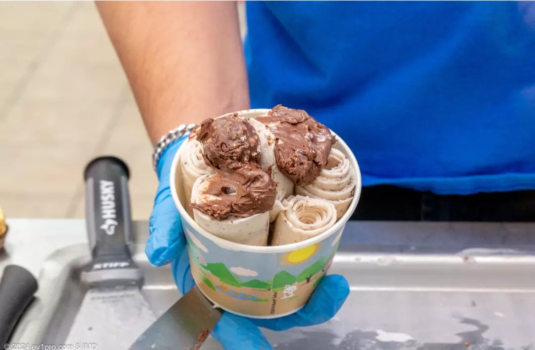 Sweet Ice Cream Rolls in Coconut Beach, Cookies & Cream & More
