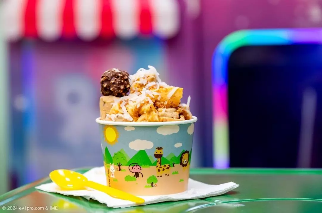 Sweet Ice Cream Rolls in Coconut Beach, Cookies & Cream & More