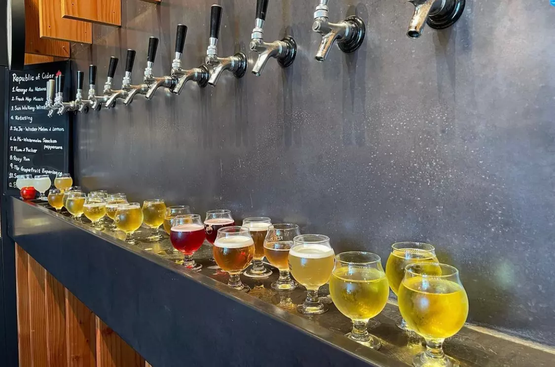 Explore Cider Tastings with Souvenir Glasses and Grumpies