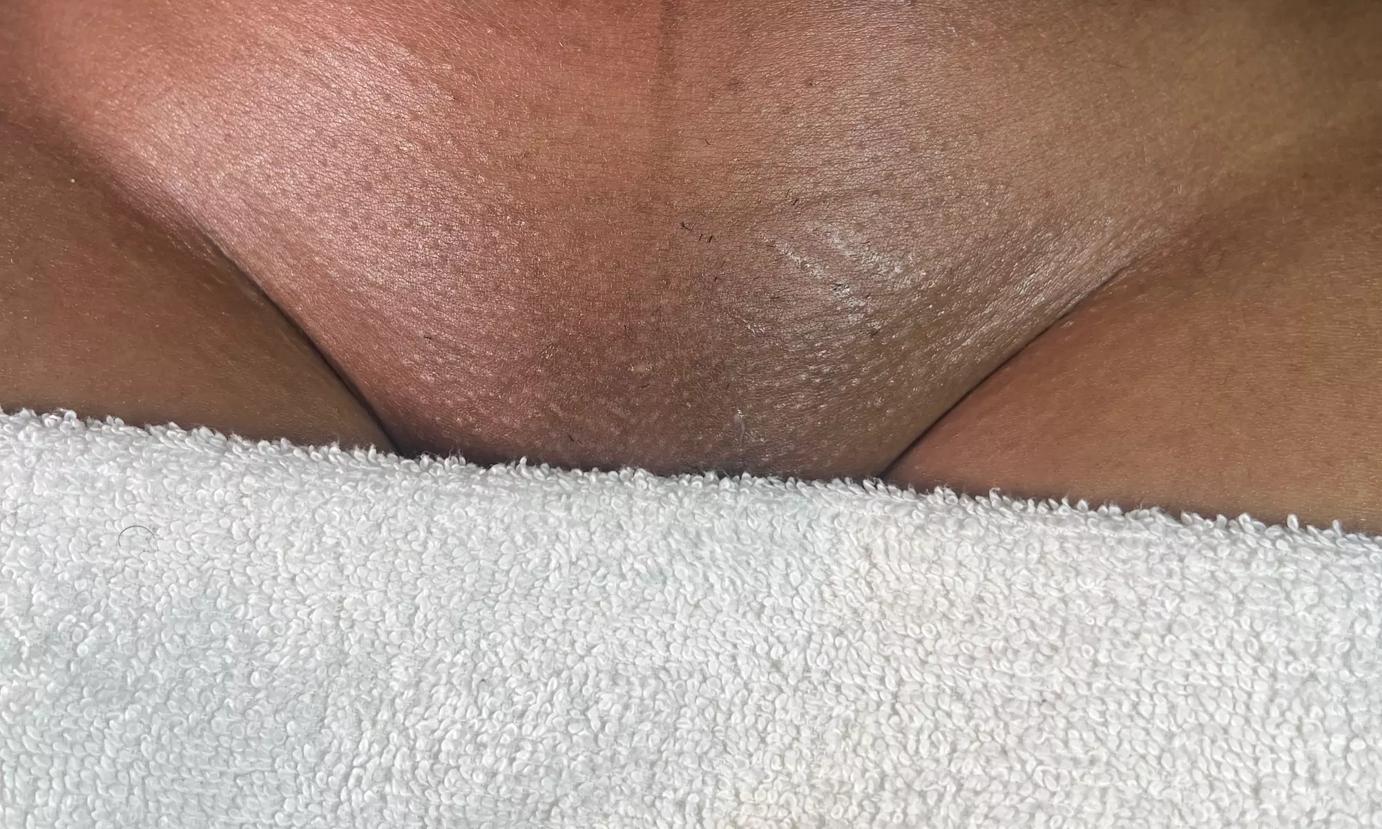 Experience a Brazilian Wax or Pretty Kitty Vajacial at Thee Beaute Blender, enjoy smooth skin with up to 38% off - Primary Image