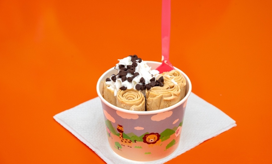 Image 4: Sweet Ice Cream Rolls in Coconut Beach, Cookies & Cream & More