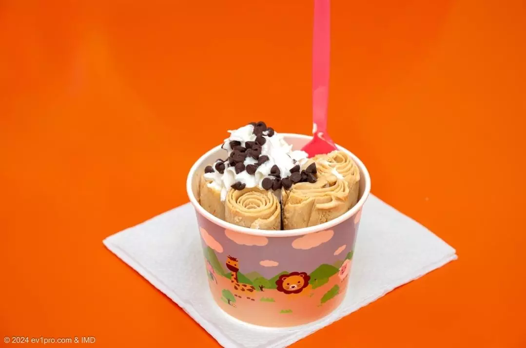 Sweet Ice Cream Rolls in Coconut Beach, Cookies & Cream & More
