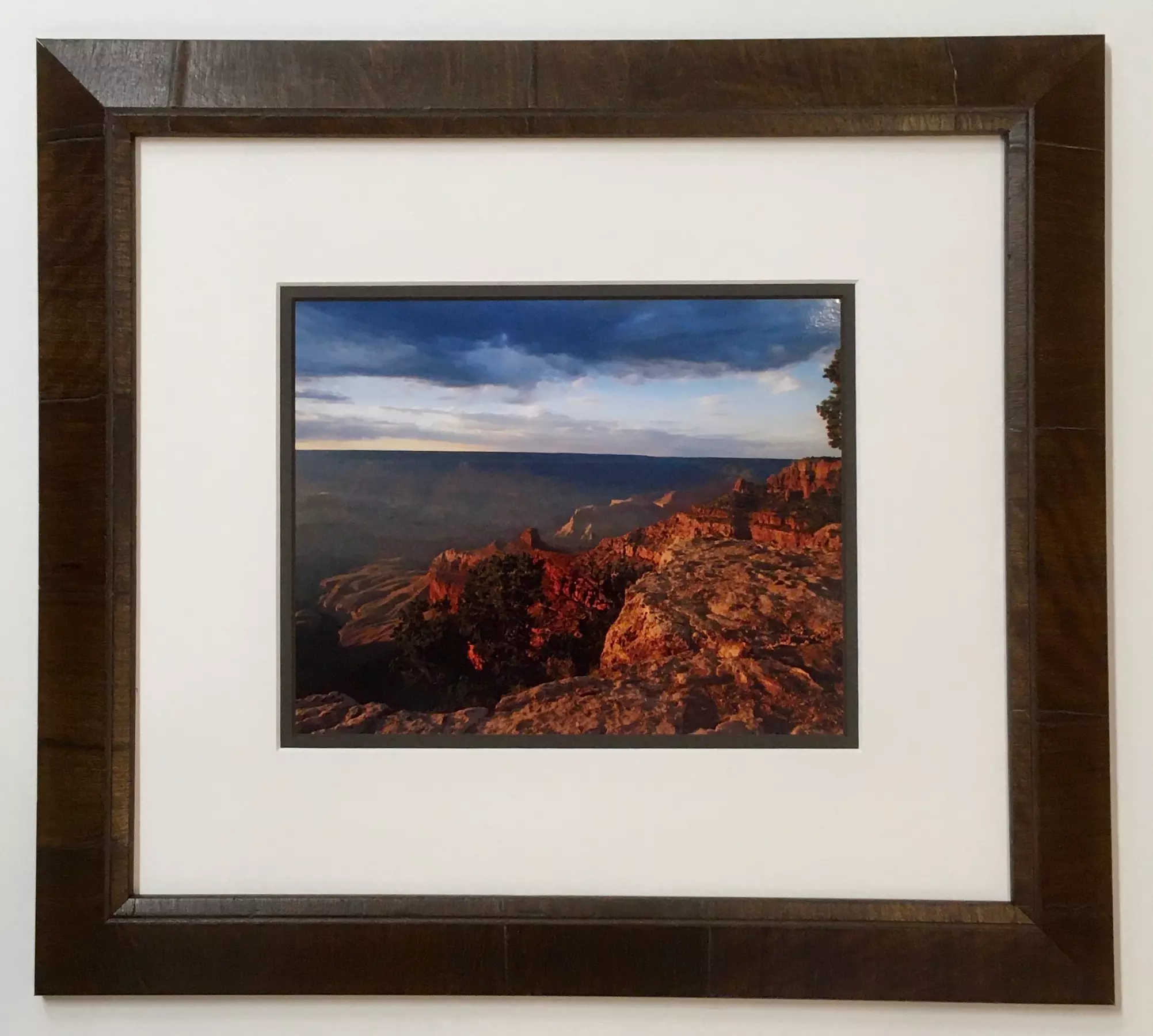 Custom framing options for art, photos in various sizes