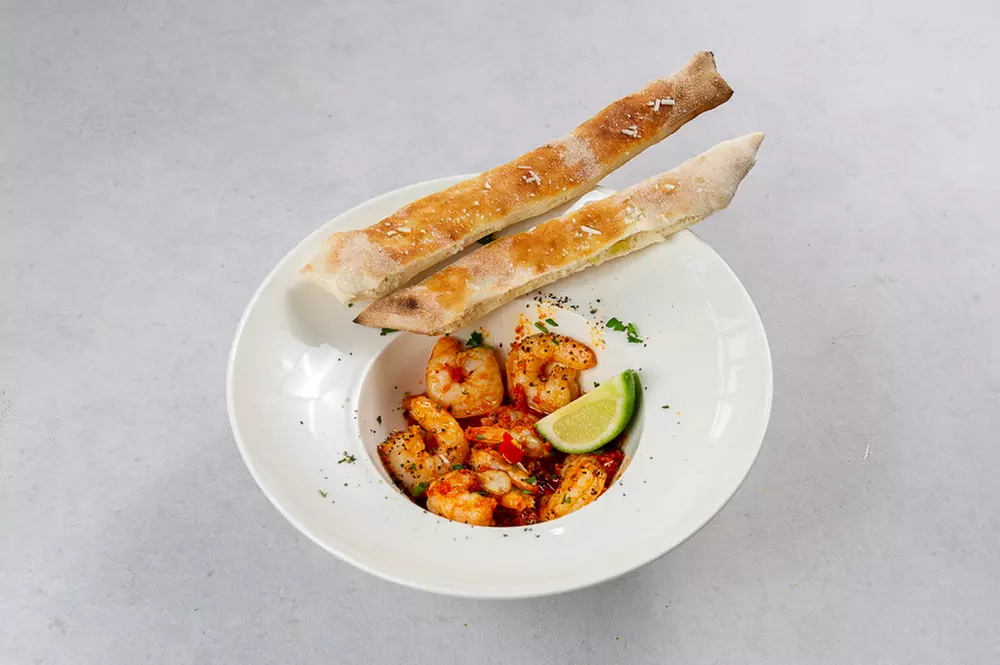 Włoskie specjały: pizza, pasta, panuozzo, deska smakołyków i więcej