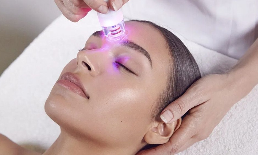 Image 1: Up to 67% Off on Facial - HydraFacial at Beautlux