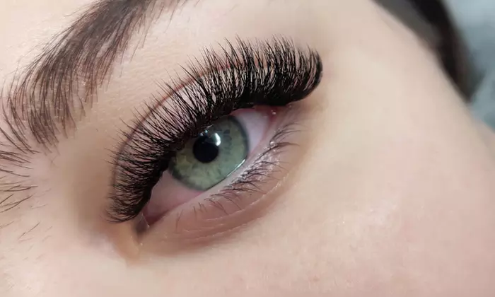 Achieve Glamorous Lashes with Eyelash Extensions