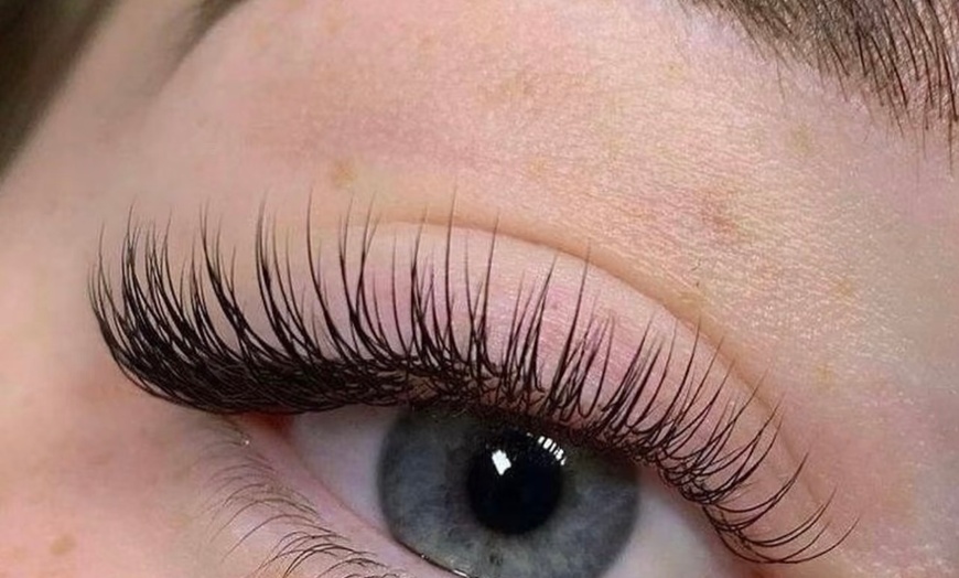 Image 2: Get a Full Set of Eyelash Extensions for a Premium Look