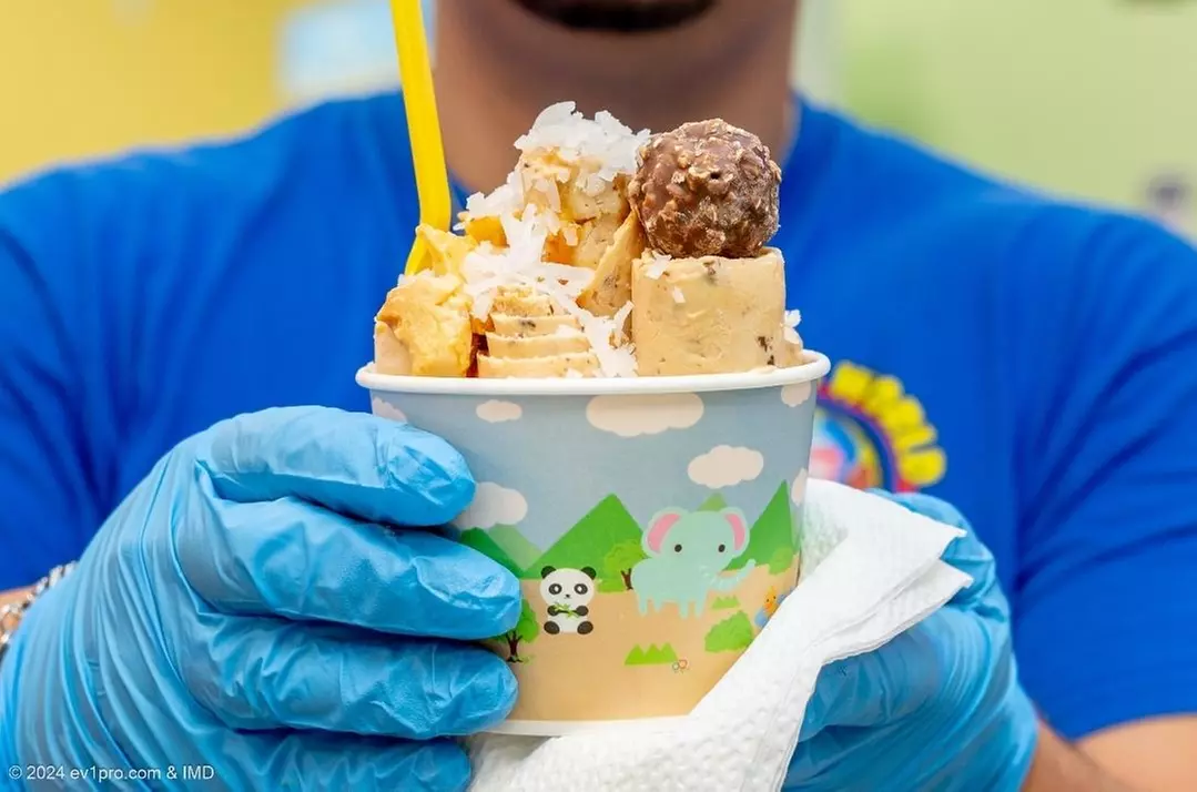 Sweet Ice Cream Rolls in Coconut Beach, Cookies & Cream & More